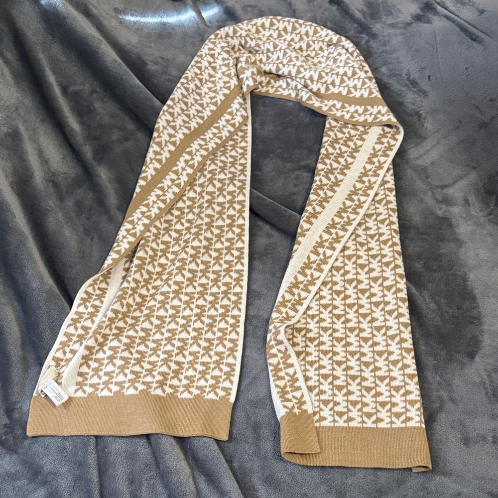 Michael Kors Beige and White Knit Scarf